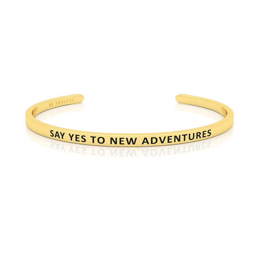 Say yes to new Adventures Armband mit Gravur Gold