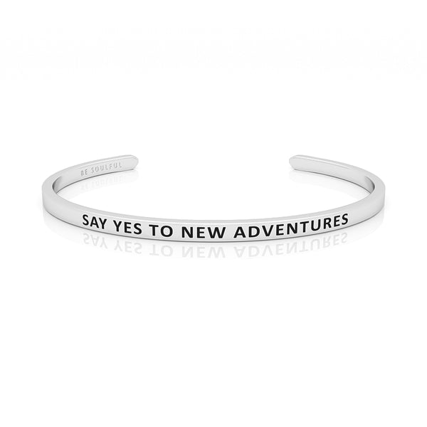 Say yes to new Adventures Armband mit Gravur Silber